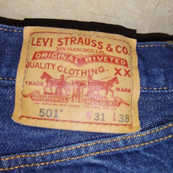 31 X 38 BUTTON FLY ** 501 ** INDIGO LEVI’S that are just as Clean as a Whistle.. - Picture 3 of 7